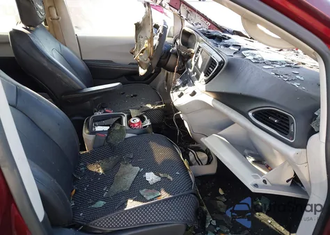 2019 Chrysler Pacifica Touring L z USA, uszkodzony, nr VIN 2C4RC1BG0KR625554